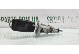 Личинка замка передніх дверей ліва Skoda Roomster VAG (5J0837167V)