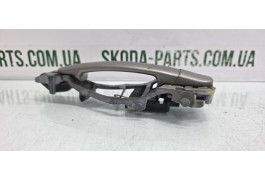 Ручка дверей передня зовнішня ліва Skoda Roomster VAG (5J0837885CA)