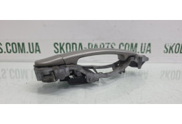 Ручка дверей зовнішня права передня Skoda Roomster VAG (5J0837886CA)