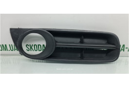 Заглушка переднього бампера права Skoda Fabia New 5J0853666 VAG (5J0853666)