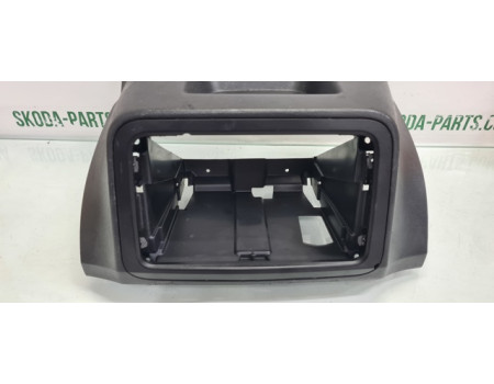 Рамка магнітоли Skoda Roomster вживана 5J0858069A VAG (5J0858069A)