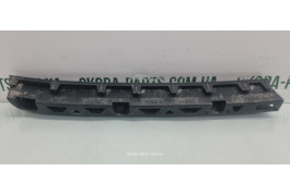 Направляюча заднього бампера, ліва хетчбек Skoda Fabia New 5J6807863 VAG (5J6807863)