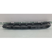 Направляюча заднього бампера, права хетчбек Skoda Fabia New 5J6807864 вживана VAG (5J6807864)