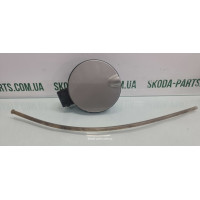 Лючок паливного бака хетчбек Skoda Fabia New 5J6809857A VAG (5J6809857A)