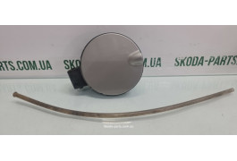 Лючок паливного бака хетчбек Skoda Fabia New 5J6809857A VAG (5J6809857A)