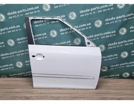 Двері передні праві колір білий 1026 з незначною корозією Skoda Fabia II NEW VAG (5J6831056GA)