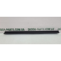 Ущільнювач скла задньої правої дверки Skoda Fabia 2 вживаний 5J6839480 VAG (5J6839480)