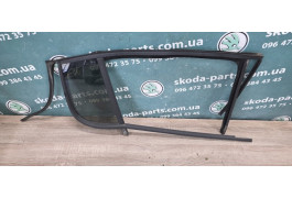 Скло-кватирка двері задній лівою з Ущільненням Skoda Fabia New хетчбек 2008-2014р VAG (5J6845209AJ)