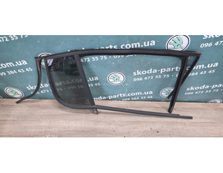 Скло-кватирка двері задній лівою з Ущільненням Skoda Fabia New хетчбек 2008-2014р VAG (5J6845209AJ)