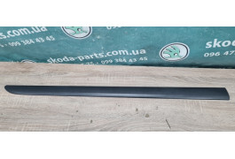 Молдинг передньої правої двері Skoda Fabia New VAG (5J6853516)