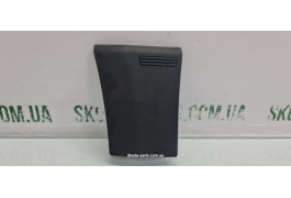 Заглушка обшивки багажника права Skoda Fabia II New 5J6867146A VAG (5J6867146A)