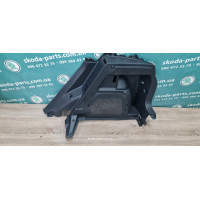 Обшивка багажника права Skoda Fabia New 2008-2014р хетчбек VAG (5J6867428E)