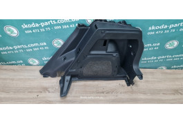 Обшивка багажника права Skoda Fabia New 2008-2014р хетчбек VAG (5J6867428E)