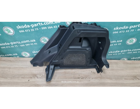 Обшивка багажника права Skoda Fabia New 2008-2014р хетчбек VAG (5J6867428E)