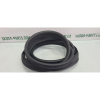 Ущільнювач дверей передній правий Skoda Roomster вживаний 5J7867365 VAG (5J7867365)