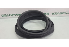 Ущільнювач дверей передній правий Skoda Roomster вживаний 5J7867365 VAG (5J7867365)