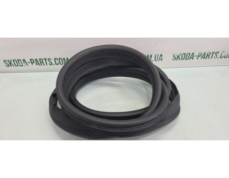 Ущільнювач дверей передній правий Skoda Roomster вживаний 5J7867365 VAG (5J7867365)