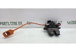 Замок кришки багажника Skoda Roomster VAG (5J8827501A)