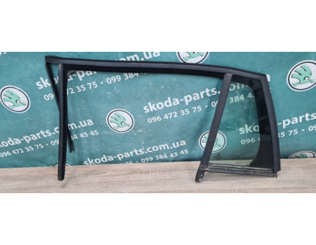 Ущільнювач скла ліва задня дверка комбі Skoda Fabia New 5j9845209G VAG (5J9845209G)
