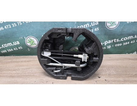Органайзер в запасне колесо Skoda Rapid VAG (5JA012115C)