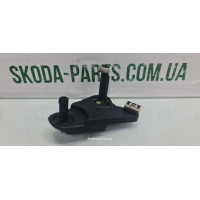 Кронштейн куліси КПП 1.4tsi Skoda Octavia A5 5K0711202 вживаний VAG (5K0711202)
