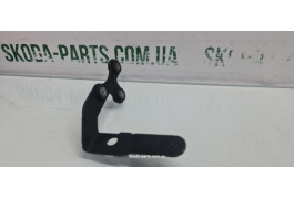 Кронштейн кріплення додаткового насосу системи охолодження двигуна 2.0tdi Skoda Superb 2 VAG (5N0121093A)