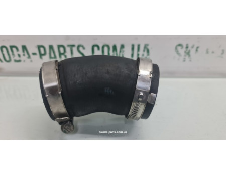 Патрубок інтеркулера верхній лівий 2.0tdi Skoda Superb 2 5N0145828E VAG (5N0145828E)