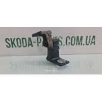 Завіса петля дверей передня ліва Skoda Superb 2 5N0831401 вживаний VAG (5N0831401)