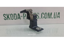 Завіса петля дверей передня ліва Skoda Superb 2 5N0831401 вживаний VAG (5N0831401)