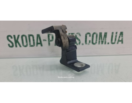 Завіса петля дверей передня ліва Skoda Superb 2 5N0831401 вживаний VAG (5N0831401)