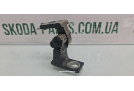 Завіса петля дверей передня права Skoda Superb 2 5N0831402 вживана VAG (5N0831402)
