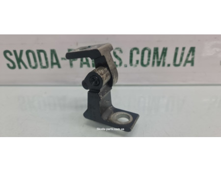 Завіса петля дверей передня права Skoda Superb 2 5N0831402 вживана VAG (5N0831402)