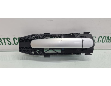 Ручка відкриття дверей зовнішня права Skoda Roomster вживана 5N0839885H VAG (5N0839885HA)