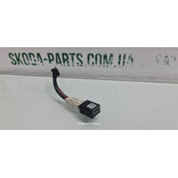 Розєм USB з фішкою Skoda Octavia A7 5Q0035726B VAG (5Q0035726B)