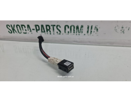Розєм USB з фішкою Skoda Octavia A7 5Q0035726B VAG (5Q0035726B)
