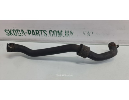 Патрубок системи охолодження двигуна 1.6tdi Skoda Octavia A7 5Q0121064AR VAG (5Q0121064AR)