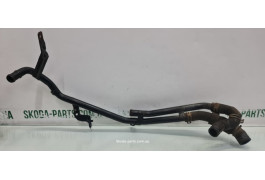 Трубка системи охолодження двигуна 1.6tdi Skoda Octavia A7 5Q0121070AF VAG (5Q0121070AF)