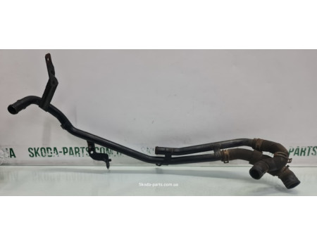 Трубка системи охолодження двигуна 1.6tdi Skoda Octavia A7 5Q0121070AF VAG (5Q0121070AF)