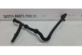 Патрубок системи охолодження двигуна 1.6tdi Skoda Octavia A7 5Q0121087D VAG (5Q0121087D)