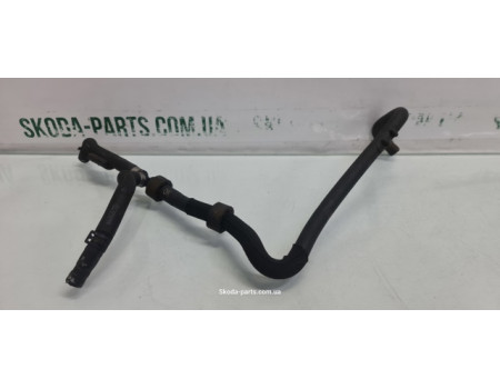 Патрубок системи охолодження двигуна 1.6tdi Skoda Octavia A7 5Q0121087D VAG (5Q0121087D)