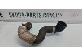 Патрубок системи охолодження двигуна 1.6tdi Skoda Octavia A7 5Q0122073AL VAG (5Q0122073AL)