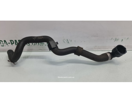 Патрубок системи охолодження двигуна 1.6tdi Skoda Octavia A7 5Q0122101BE VAG (5Q0122101BE)