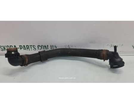 Патрубок системи охолодження двигуна 1.6tdi Skoda Octavia A7 5Q0122101BP VAG (5Q0122101BP)
