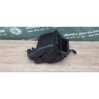 Корпус повітряного фільтра Skoda Octavia A7 5Q0129607S VAG (5Q0129607S)