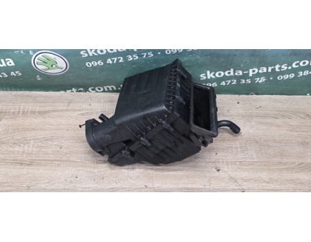 Корпус повітряного фільтра Skoda Octavia A7 5Q0129607S VAG (5Q0129607S)