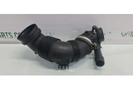 Патрубок повітряний 1.6tdi Skoda Octavia A7 VAG (5Q0129654G)