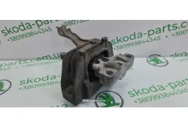 Подушка двигуна права 1.6tdi Skoda Octavia A7 5Q0199262BH VAG (5Q0199262BH)