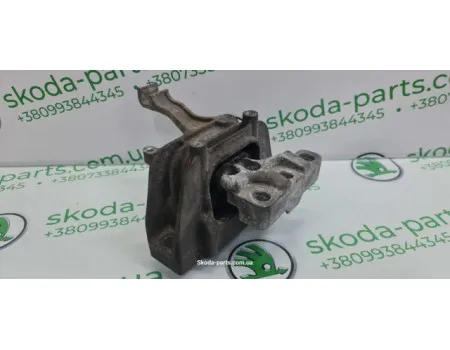 Подушка двигуна права 1.6tdi Skoda Octavia A7 5Q0199262BH VAG (5Q0199262BH)