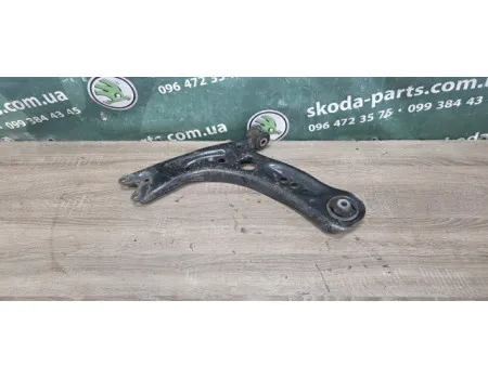 Важіль передньої підвіски нижній лівий ричаг Skoda Octavia A7 5Q0407151P VAG (5Q0407151P)