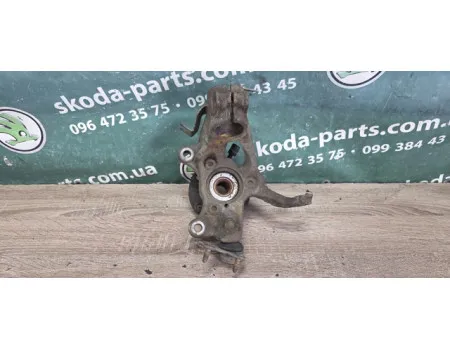 Цапфа-поворотний кулак передній правий Skoda Octavia A7 5Q0407256Q VAG (5Q0407256Q)